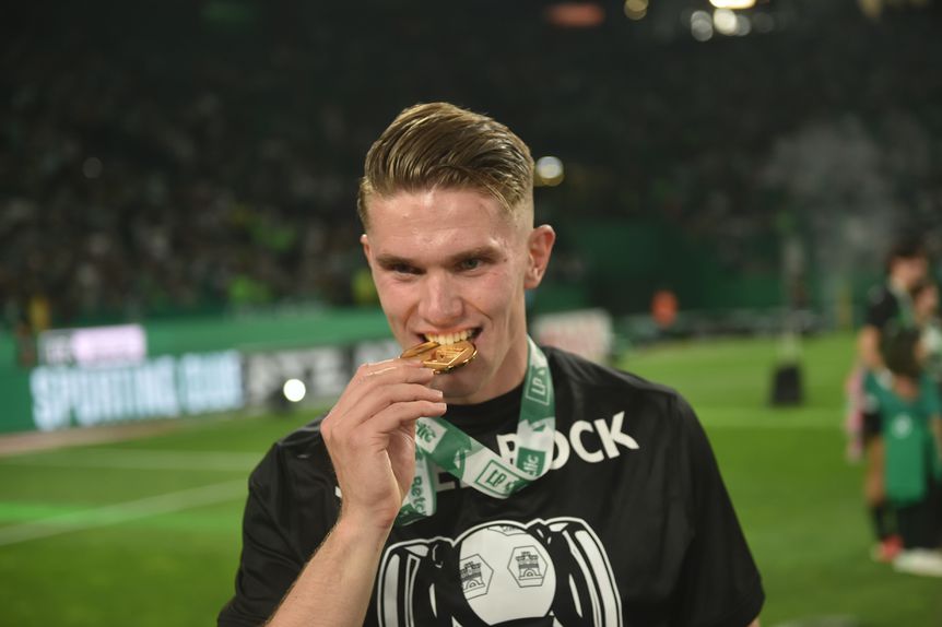 Sporting, campeão nacional 2024/25: Gyokeres com a medalha (foto: Miguel Nunes)