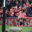 Jogadores do Athletic festejam com os adeptos