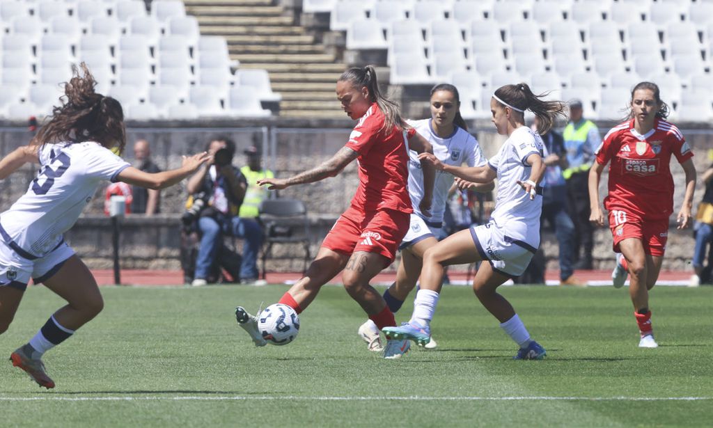 Torreense-Benfica — águias em vantagem ao intervalo