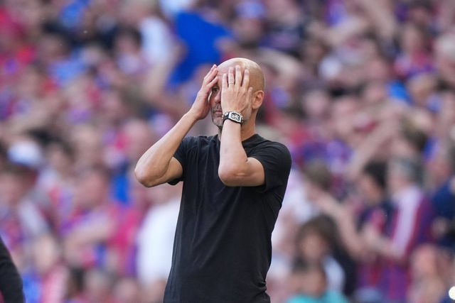 Guardiola envolvido em confusão no final de derrota estrondosa