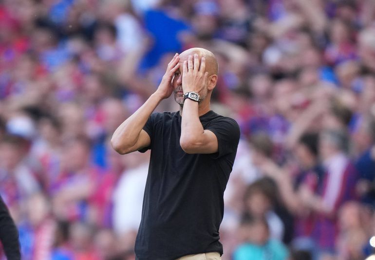 Guardiola envolvido em confusão no final de derrota estrondosa