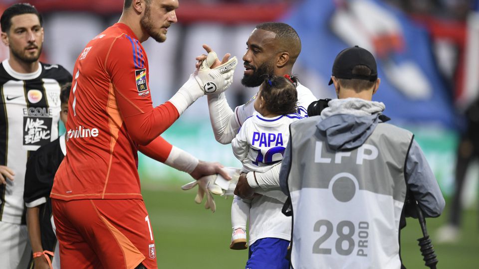 Alexandre Lacazette despediu-se do Lyon