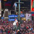 Postes, grades, vale tudo: Nova Iorque em festa depois de Knicks eliminarem Celtics