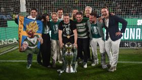 FOTO: Gyokeres festeja título com Inês Aguiar