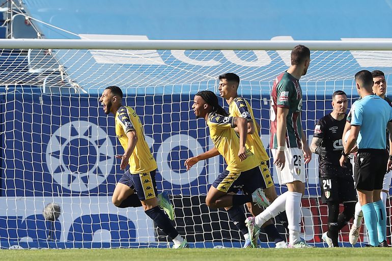 Estoril - Estrela da Amadora: canarinhos goleiam, tricolores... permanecem na Liga!