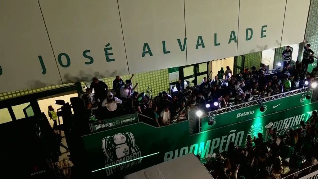SPORTING BICAMPEÃO: autocarro a caminho do Marquês