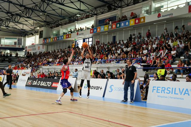 Drama no Jogo 3: Ovarense bate Oliveirense e está nas meias-finais