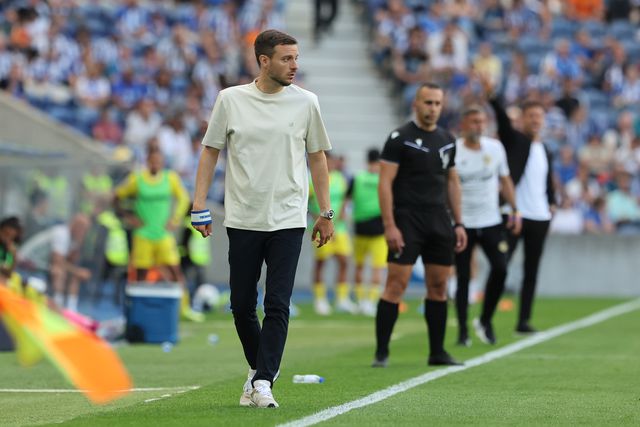 Martín Anselmi feliz pelo terceiro triunfo consecutivo (Foto: Catarina Morais/Kapta+)