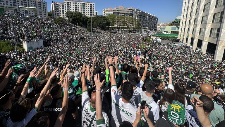Fotogaleria: grande ambiente na chegada do Sporting a Alvalade