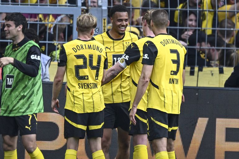 Bundesliga: Dortmund garante acesso à Champions em cima da meta