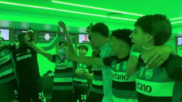 Jogadores do Sporting cantam «o mundo sabe que» a plenos pulmões