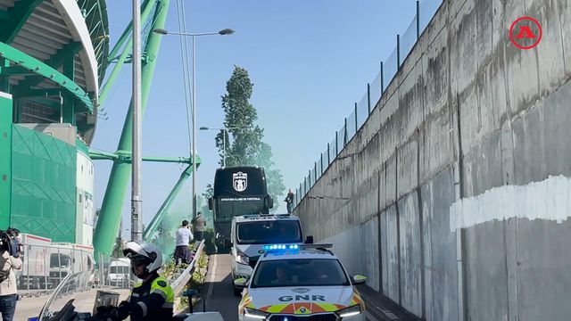 Grande ambiente em Alvalade na chegada do autocarro do Sporting (vídeo)