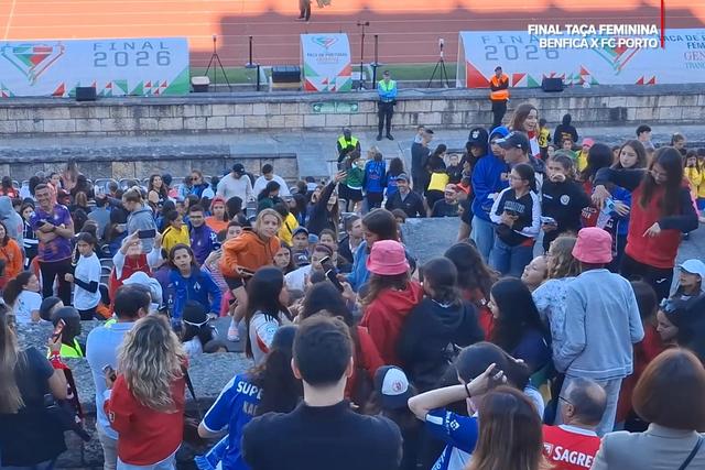 «Kika! Kika!»: Nazareth marca presença no Jamor e todos queriam uma foto