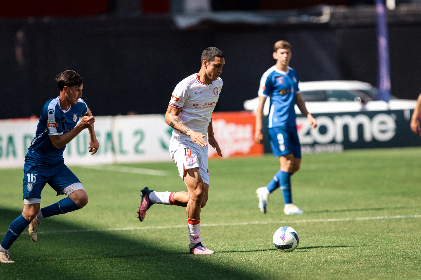 Pablo Fernández marcou um dos golos do empate da UD Leiria na receção ao Feirense — Foto: UD Leiria