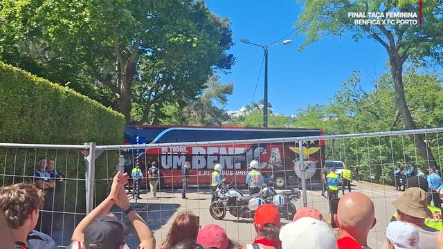 Chegada do autocarro do Benfica ao Jamor