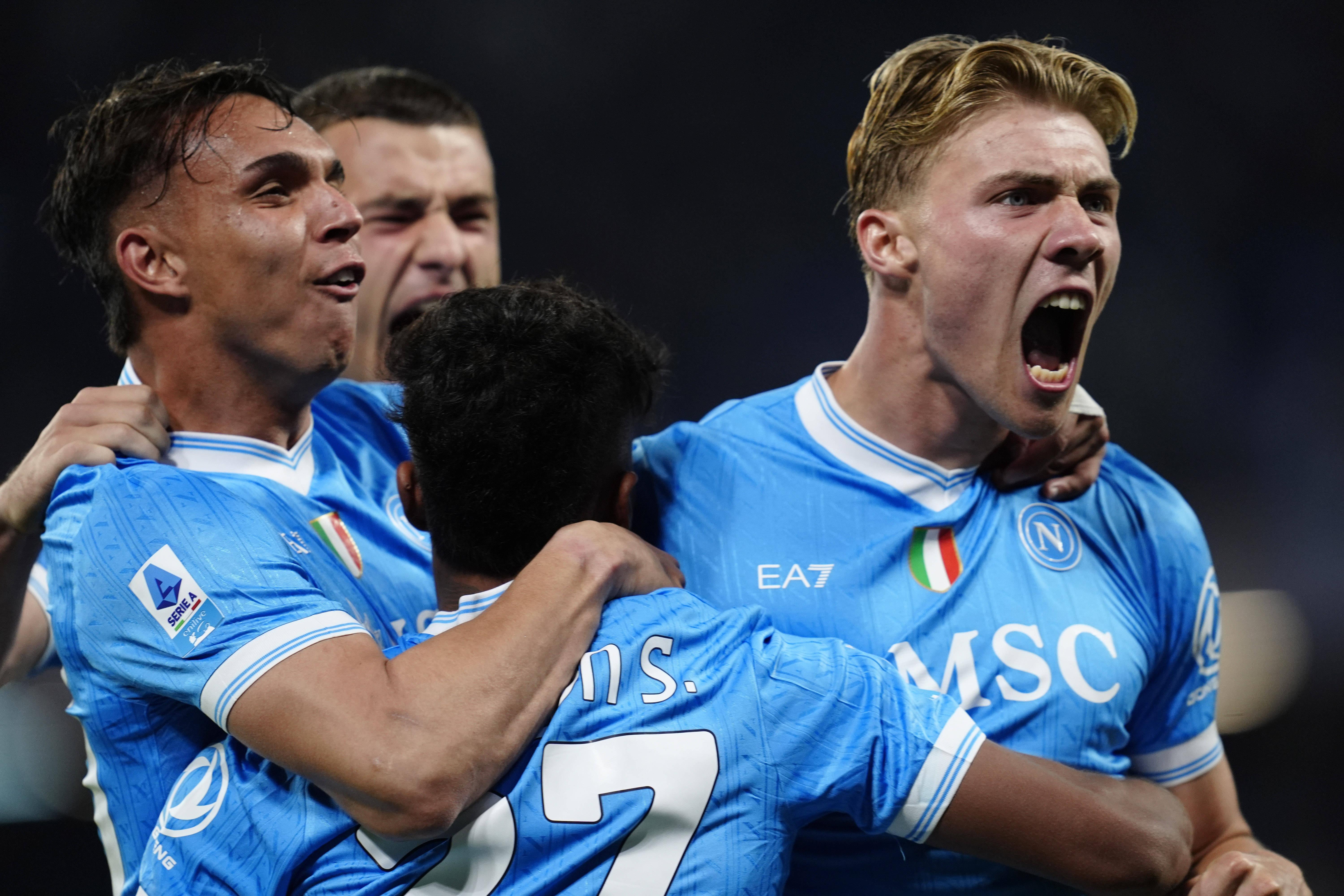 Rasmus Hojlund a celebrar mais um golo pelo Nápoles