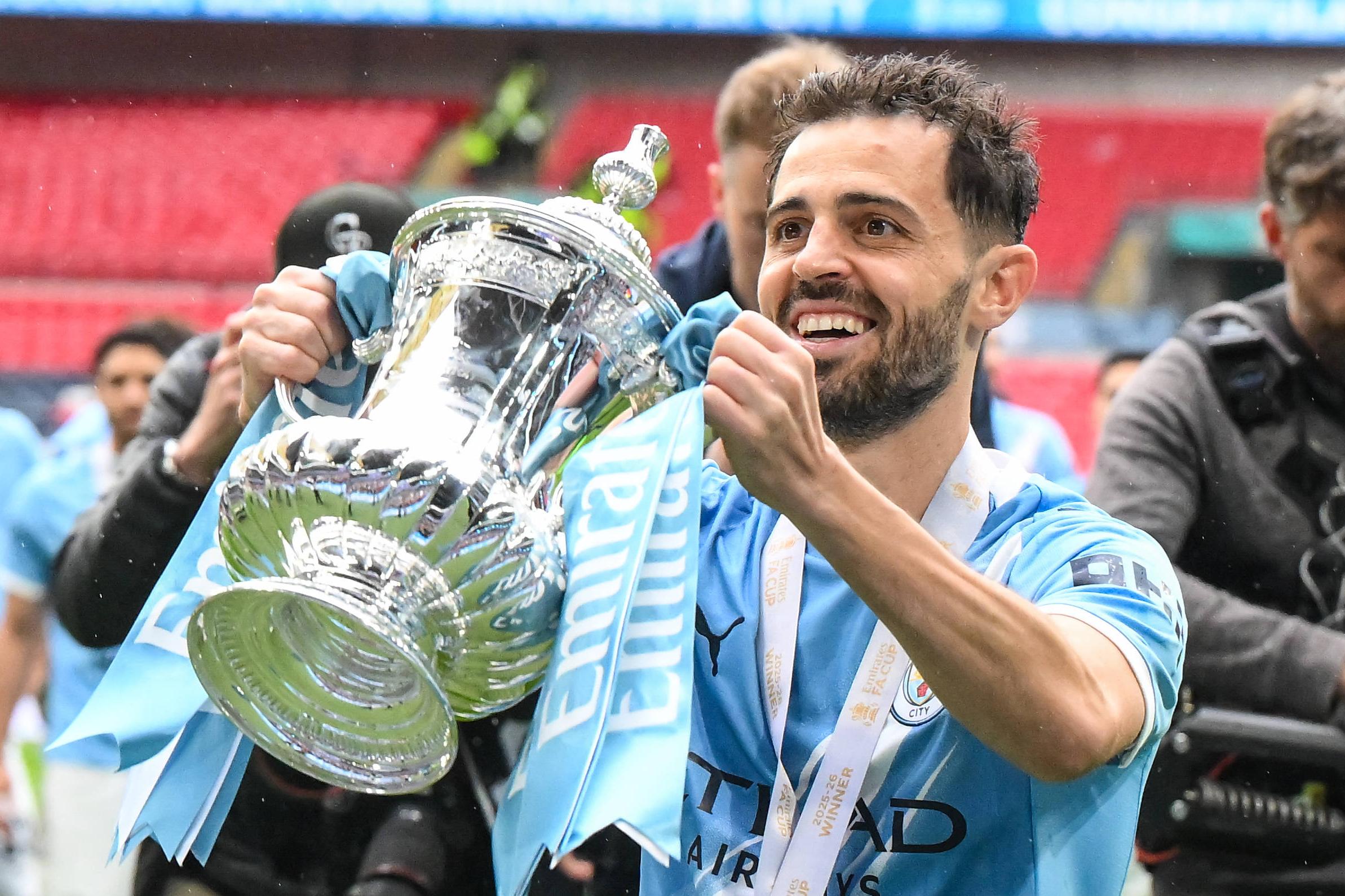 Bernardo Silva, capitão do Manchester City, com a FA Cup