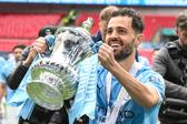 Bernardo Silva, capitão do Manchester City, com a FA Cup