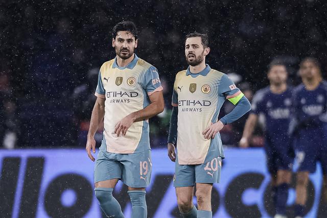 Ilkay Gundogan com Bernardo Silva no Man. City