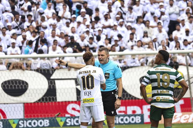 O momento da substituição por engano de Neymar