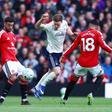 Manchester United bate Vítor Pereira na despedida de Old Trafford
