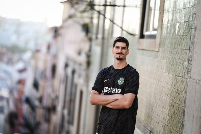 Sporting: Kovacevic amaldiçoado pelos seus mantém frieza entre postes