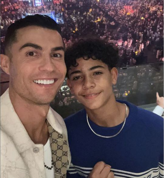 À distância, Ronaldo dá os parabéns ao filho