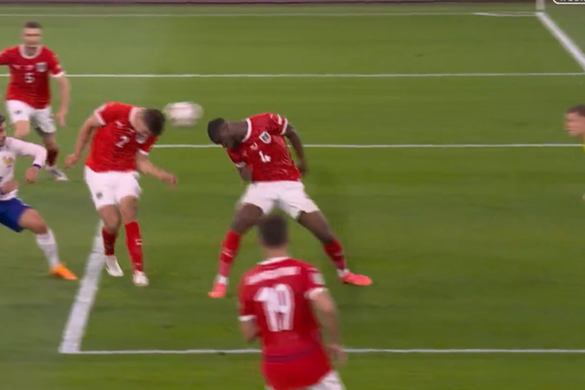 VÍDEO: França na frente graças a autogolo