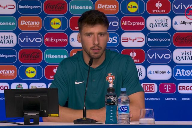 «UEFA quer que mostremos respeito pelo árbitro»