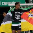 Geny Catamo com a bandeira de Moçambique Foto: IMAGO