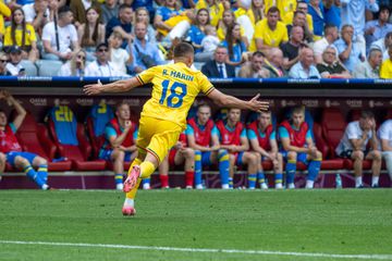 Vídeo: dois golos de rajada deixam Roménia com pé e meio na vitória