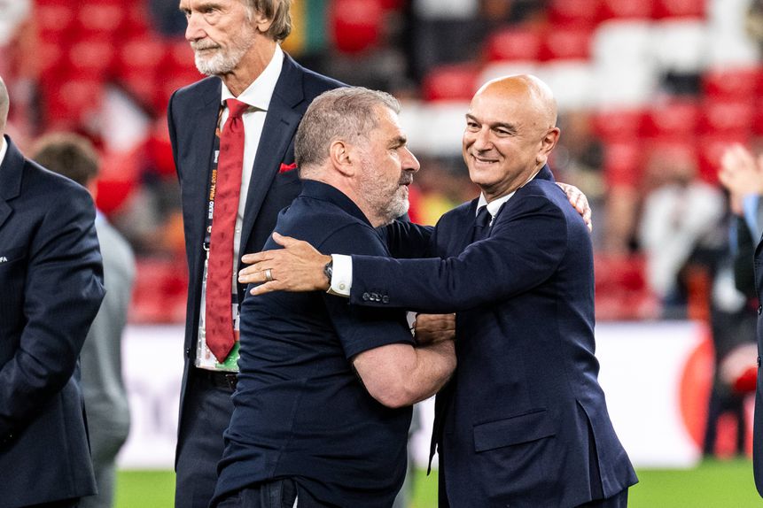 Daniel Levy a congratular o seu treinador, Ange Postecoglou