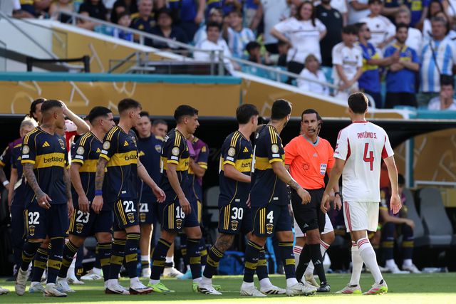 Vídeo: expulsão abençoada? O cartão no Boca-Benfica que dá que falar