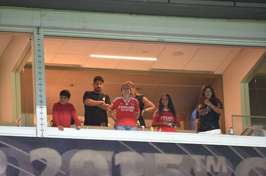 Jorgelina Cardoso, mulher de Di María, na bancada do jogo Benfica-Boca Juniors