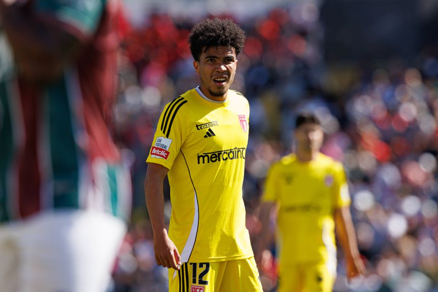 Gustavo Assunção em ação pelo Aves SAD