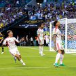 Otamendi festeja golo ao Boca
