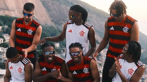 Sporting: Gonçalo Inácio no Brasil com camisola do Flamengo