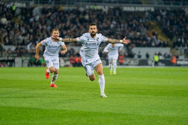 Tiago Silva pode estar prestes a abrir os braços a uma nova aventura no estrangeiro