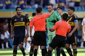 César Ramos afasta Marchesín no jogo entre Benfica e Boca Juniors