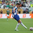 Veterano central espanhol, de 37 anos, termina contrato com os azuis e brancos em breve (Foto: Catarina Morais/Kapta+)