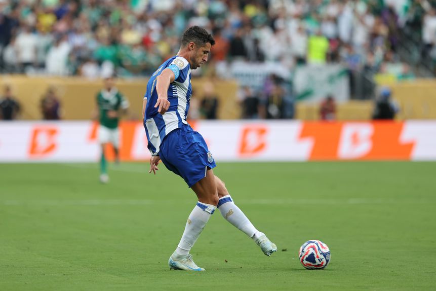 Veterano central espanhol, de 37 anos, termina contrato com os azuis e brancos em breve (Foto: Catarina Morais/Kapta+)