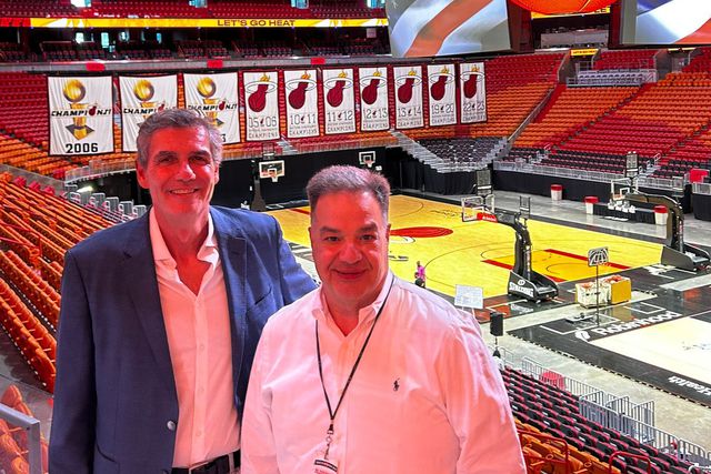 Candidato à presidência do Benfica recolhe informação nos Miami Heat