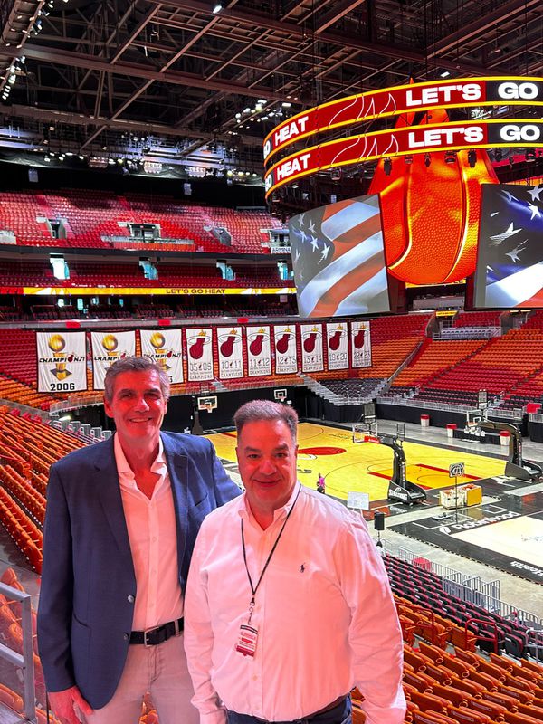 Candidato à presidência do Benfica recolhe informação nos Miami Heat