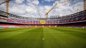 Camp Nou com relva mas... ainda uma ilusão