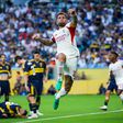 Nicolás Otamendi festeja golo marcado ao Boca Juniors