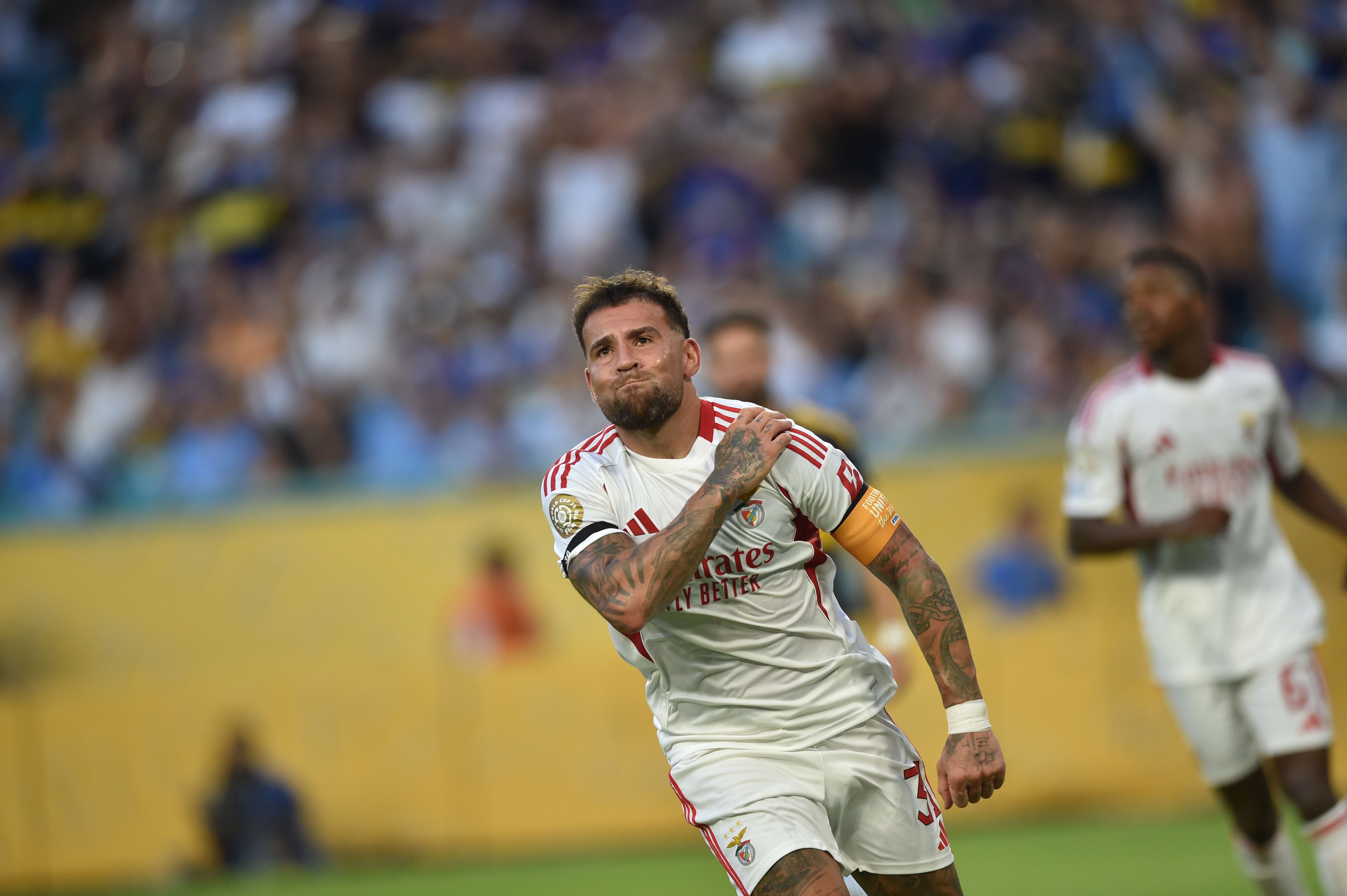 Otamendi, capitão do Benfica, fez o empate frente ao Boca Juniors