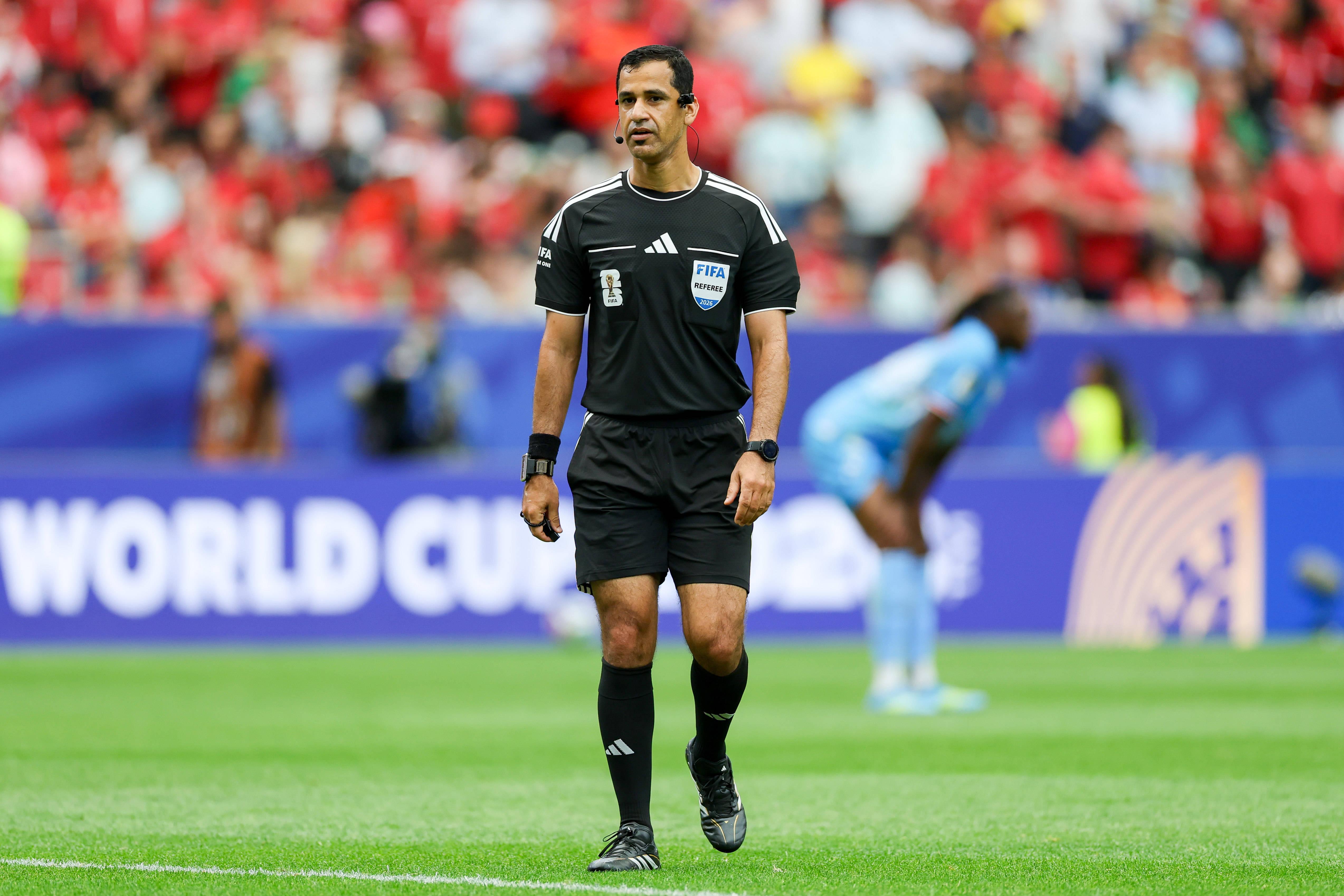 O árbitro da partida - Foto: IMAGO