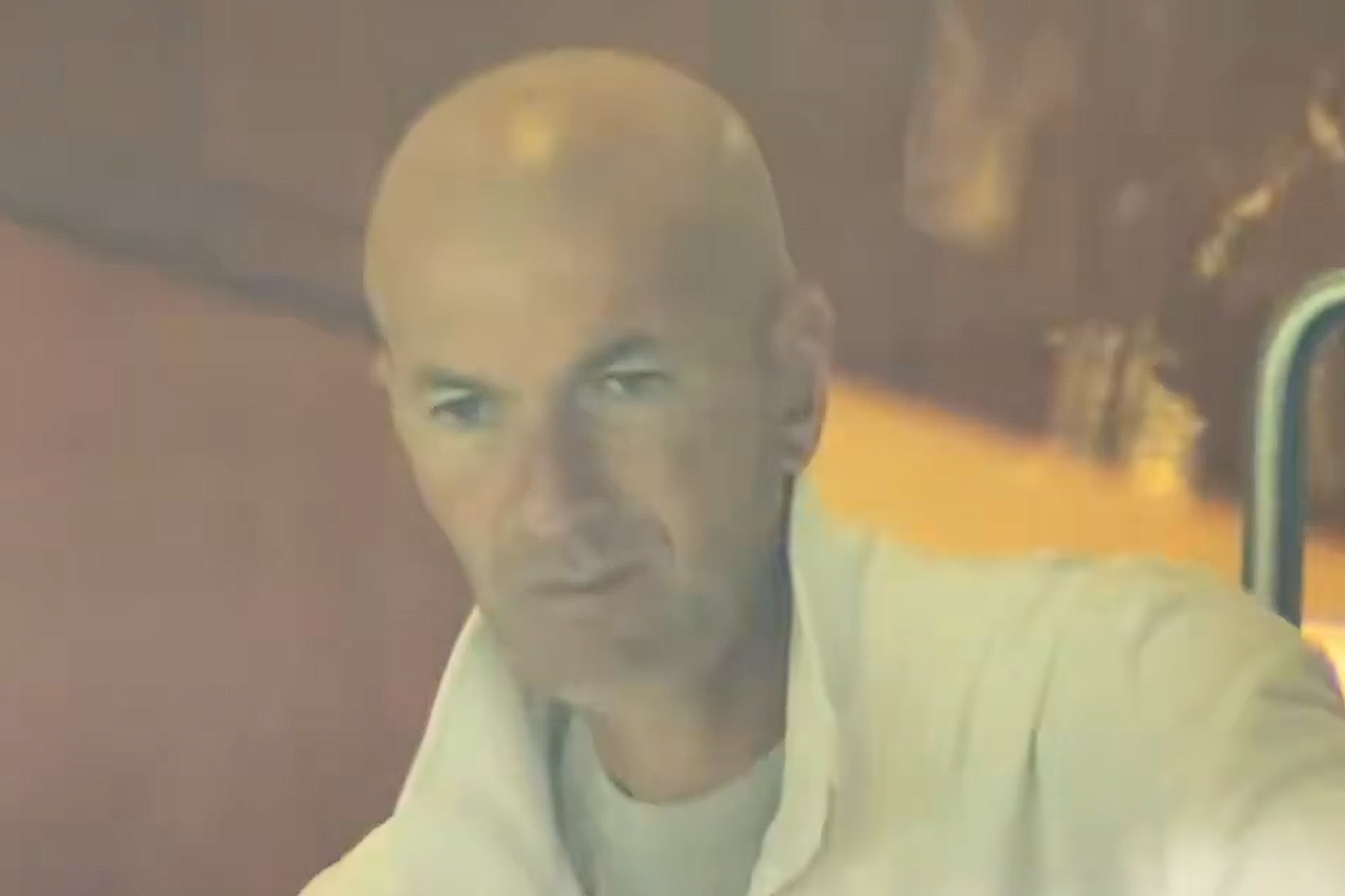 Zinédine Zidane sofreu nas bancadas