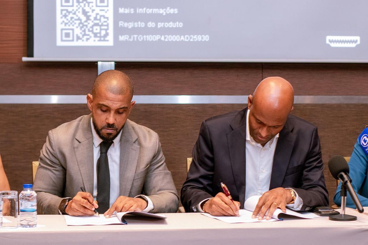 Assinatura do acordo entre Associação Provincial de Padel de Luanda e Federação Angolana de Ténis