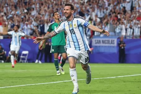 Mundo voltou a render-se ao génio de Lionel Messi (crónica)